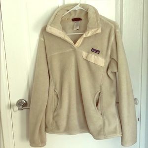 Cream fleece Patagonia pull-over